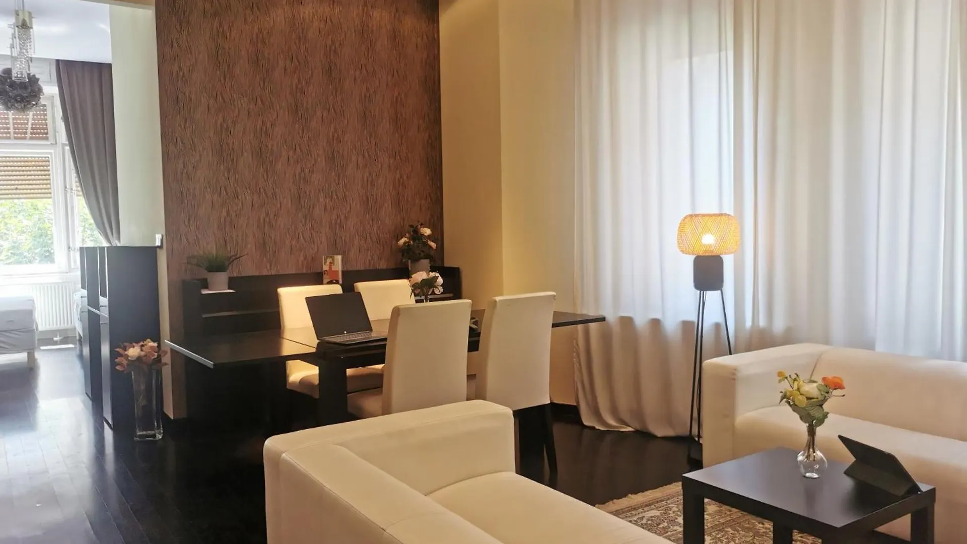 Yogiyo Budapest Apartment 0*,